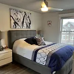 Luxury And Comfy Home- Niagara Getaway