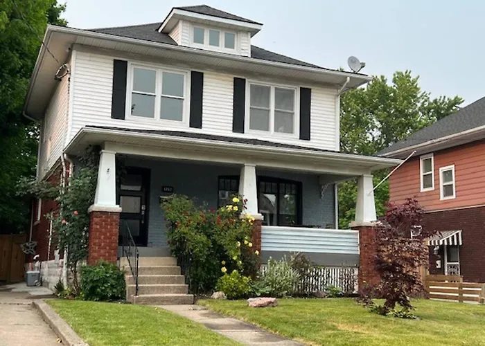 Luxury And Comfy Home- Niagara Getaway