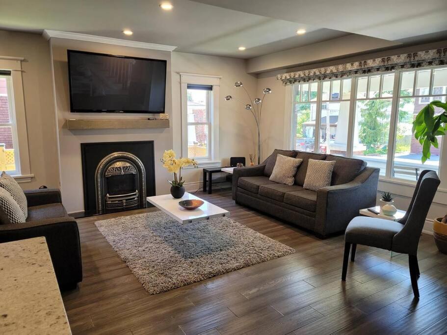 Luxury And Comfy Home- Getaway * Niagara Falls